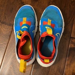 Kids Nike Flex Runner slip on tennis shoes size 3
